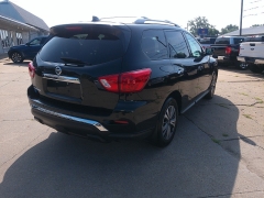 Used 2020 Nissan Pathfinder 4d SUV FWD S at Carrikers Auto Outlet near Oskaloosa, IA