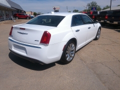 Used 2019 Chrysler 300 4d Sedan RWD Limited at Carrikers Auto Outlet near Oskaloosa, IA