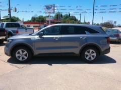 Used 2022 Kia Sorento LX FWD at Carrikers Auto Outlet near Oskaloosa, IA