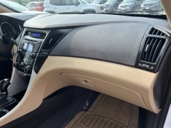 Used 2013  Hyundai Sonata 4d Sedan SE at Carrikers Auto Outlet near Oskaloosa&comma; IA