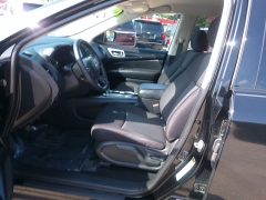 Used 2020 Nissan Pathfinder 4d SUV FWD S at Carrikers Auto Outlet near Oskaloosa, IA