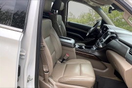 Used 2016  Chevrolet Suburban 4d SUV 4WD LT at Carrikers Auto Outlet near Oskaloosa&comma; IA