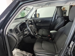 Used 2019  Jeep Renegade 4d SUV 4WD Latitude Altitude at Carrikers Auto Outlet near Oskaloosa&comma; IA
