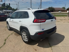 Used 2015  Jeep Cherokee 4d SUV 4WD Latitude V6 at Carrikers Auto Outlet near Oskaloosa&comma; IA