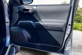 Used 2017  Toyota Tacoma 4WD Access Cab TRD Sport Auto at Carrikers Auto Outlet near Oskaloosa&comma; IA