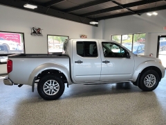 Used 2015  Nissan Frontier 4WD Crew Cab SV 6spd at Carrikers Auto Outlet near Oskaloosa&comma; IA