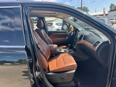 Used 2012  Jeep Grand Cherokee 4d SUV 4WD Overland at Carrikers Auto Outlet near Oskaloosa&comma; IA
