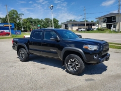 Used 2017  Toyota Tacoma 4WD Double Cab TRD Off-Road Auto at Carrikers Auto Outlet near Oskaloosa&comma; IA