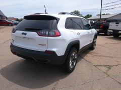 Used 2019 Jeep Cherokee 4d SUV 4WD Trailhawk 3.2L at Carrikers Auto Outlet near Oskaloosa, IA
