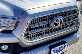 Used 2017  Toyota Tacoma 4WD Access Cab TRD Sport Auto at Carrikers Auto Outlet near Oskaloosa&comma; IA