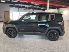 Used 2019  Jeep Renegade 4d SUV 4WD Latitude Altitude at Carrikers Auto Outlet near Oskaloosa&comma; IA