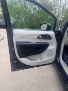 Used 2022  Chrysler Pacifica Touring L FWD at Carrikers Auto Outlet near Oskaloosa&comma; IA