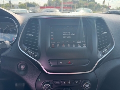 Used 2020  Jeep Cherokee 4d SUV 4WD Latitude Plus Altitude 2&period;0L at Carrikers Auto Outlet near Oskaloosa&comma; IA