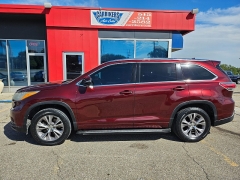 Used 2014  Toyota Highlander 4d SUV FWD XLE at Carrikers Auto Outlet near Oskaloosa&comma; IA