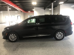 Used 2018  Chrysler Pacifica 4d Wagon Touring L Plus at Carrikers Auto Outlet near Oskaloosa&comma; IA