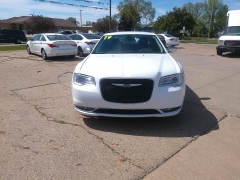 Used 2019 Chrysler 300 4d Sedan RWD Limited at Carrikers Auto Outlet near Oskaloosa, IA