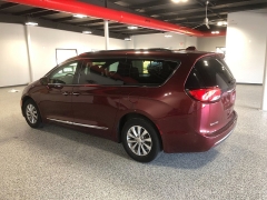 Used 2018  Chrysler Pacifica 4d Wagon Touring L at Carrikers Auto Outlet near Oskaloosa&comma; IA