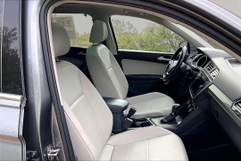 Used 2018  Volkswagen Tiguan 4d SUV SE at Carrikers Auto Outlet near Oskaloosa&comma; IA
