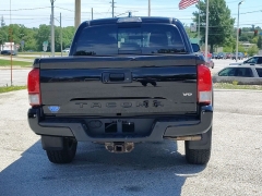 Used 2017  Toyota Tacoma 4WD Double Cab TRD Off-Road Auto at Carrikers Auto Outlet near Oskaloosa&comma; IA