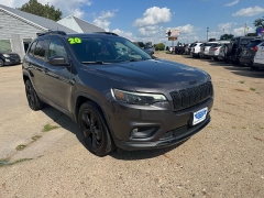 Used 2020  Jeep Cherokee 4d SUV 4WD Latitude Plus Altitude 2&period;0L at Carrikers Auto Outlet near Oskaloosa&comma; IA