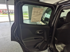 Used 2019  Jeep Renegade 4d SUV 4WD Latitude Altitude at Carrikers Auto Outlet near Oskaloosa&comma; IA