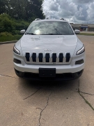 Used 2017  Jeep Cherokee Latitude 4x4 at Carrikers Auto Outlet near Oskaloosa&comma; IA