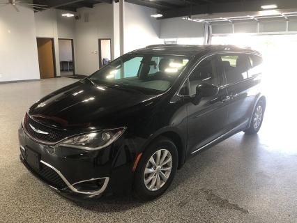 Used 2018 Chrysler Pacifica 4d Wagon Touring L Plus at Carrikers Auto Outlet near Oskaloosa, IA
