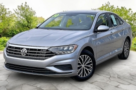  2020 Volkswagen Jetta SE Auto w&sol;ULEV at Carrikers Auto Outlet near Oskaloosa&comma; IA