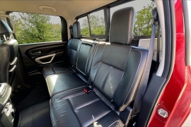 Used 2018  Nissan Titan 4WD Crew Cab SL at Carrikers Auto Outlet near Oskaloosa&comma; IA