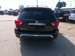 Used 2020 Nissan Pathfinder 4d SUV FWD S at Carrikers Auto Outlet near Oskaloosa, IA
