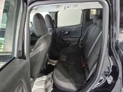 Used 2019  Jeep Renegade 4d SUV 4WD Latitude Altitude at Carrikers Auto Outlet near Oskaloosa&comma; IA