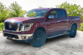  2018 Nissan Titan 4WD Crew Cab SL at Carrikers Auto Outlet near Oskaloosa&comma; IA