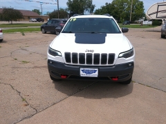 Used 2019 Jeep Cherokee 4d SUV 4WD Trailhawk 3.2L at Carrikers Auto Outlet near Oskaloosa, IA