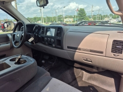 Used 2007  Chevrolet Silverado 1500 4WD Reg Cab WT LB at Carrikers Auto Outlet near Oskaloosa&comma; IA