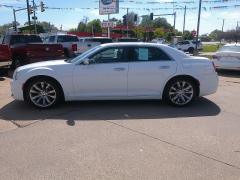 Used 2019 Chrysler 300 4d Sedan RWD Limited at Carrikers Auto Outlet near Oskaloosa, IA