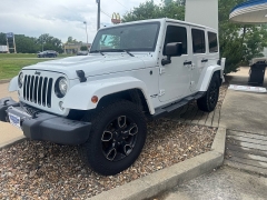 2018 Jeep Wrangler JK Unlimited 4d SUV 4WD Sahara Altitude at Carrikers Auto Outlet near Oskaloosa&comma; IA