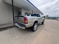 Used 2001  Chevrolet Silverado 2500 4WD Reg Cab HD at Carrikers Auto Outlet near Oskaloosa&comma; IA