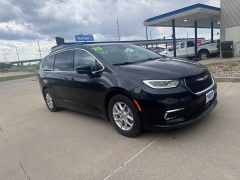 Used 2022  Chrysler Pacifica Touring L FWD at Carrikers Auto Outlet near Oskaloosa&comma; IA