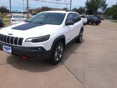 Used 2019 Jeep Cherokee 4d SUV 4WD Trailhawk 3.2L at Carrikers Auto Outlet near Oskaloosa, IA