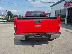 Used 2007  Chevrolet Silverado 1500 4WD Reg Cab WT LB at Carrikers Auto Outlet near Oskaloosa&comma; IA