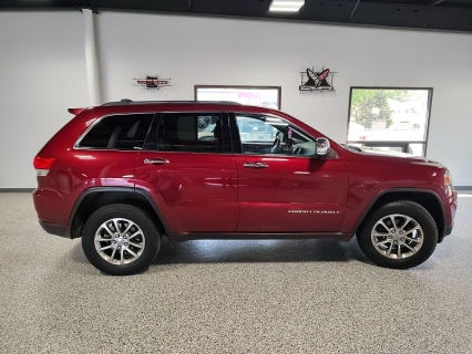 Used 2015 Jeep Grand Cherokee 4d SUV 4WD Limited at Carrikers Auto Outlet near Oskaloosa, IA