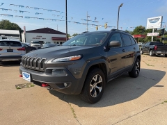  2014 Jeep Cherokee 4d SUV 4WD Trailhawk V6 at Carrikers Auto Outlet near Oskaloosa&comma; IA