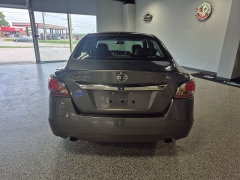Used 2015  Nissan Altima 4d Sedan SL 2&period;5L at Carrikers Auto Outlet near Oskaloosa&comma; IA