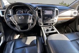 Used 2018  Nissan Titan 4WD Crew Cab SL at Carrikers Auto Outlet near Oskaloosa&comma; IA