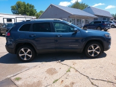 Used 2019 Jeep Cherokee 4d SUV 4WD Limited 3.2L at Carrikers Auto Outlet near Oskaloosa, IA