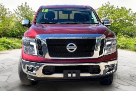 Used 2018  Nissan Titan 4WD Crew Cab SL at Carrikers Auto Outlet near Oskaloosa&comma; IA