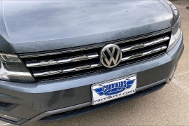 Used 2018  Volkswagen Tiguan 4d SUV SE at Carrikers Auto Outlet near Oskaloosa&comma; IA