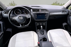 Used 2018  Volkswagen Tiguan 4d SUV SE at Carrikers Auto Outlet near Oskaloosa&comma; IA