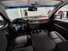 Used 2012  Chevrolet Suburban 2500 SUV 4WD LS at Carrikers Auto Outlet near Oskaloosa&comma; IA