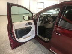 Used 2018  Chrysler Pacifica 4d Wagon Touring L at Carrikers Auto Outlet near Oskaloosa&comma; IA